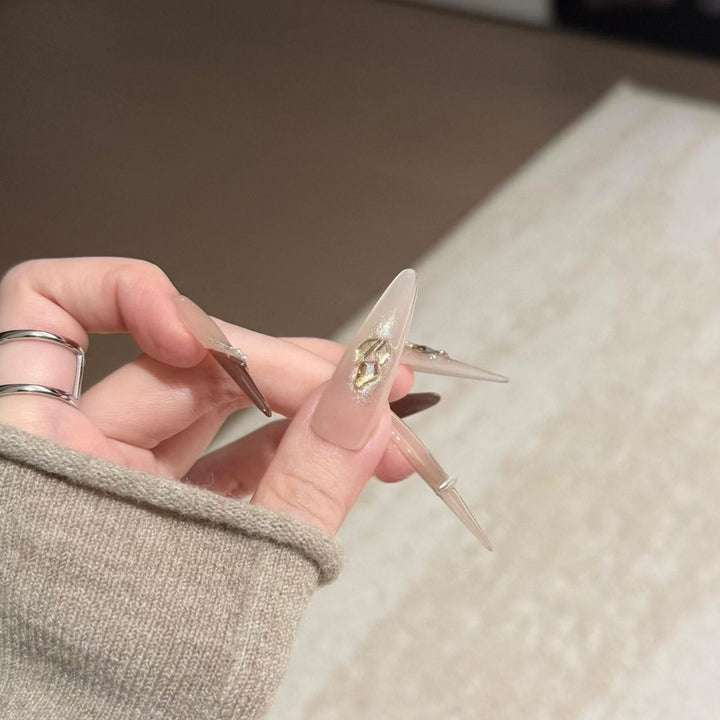 Kunstnägel mit Funkelnden Akzenten Karnz
