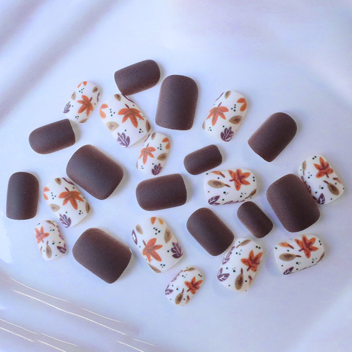 Herbst-inspirierte florale Nagelkunst-Verstärkungen Karnz
