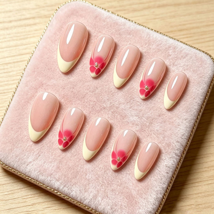 Blumenakzent Französische Spitze Press-On Nagelset Karnz