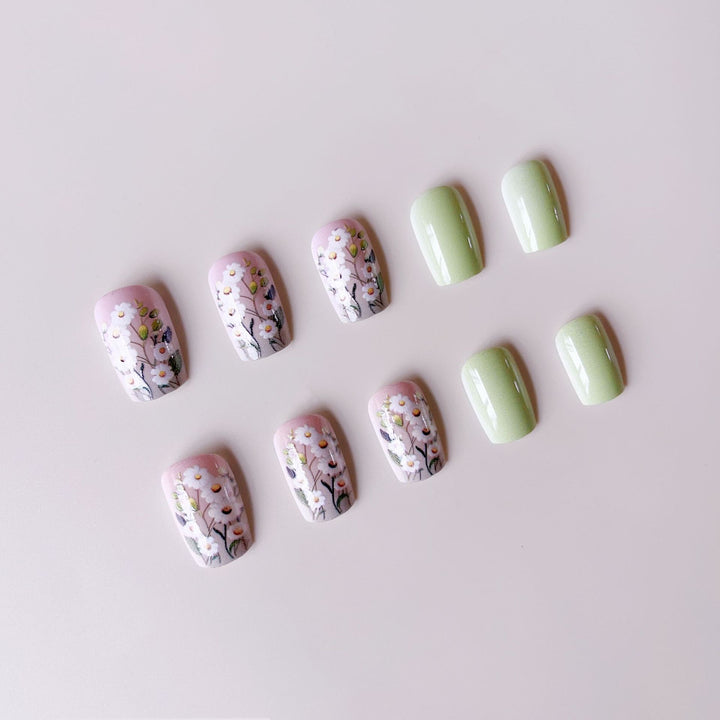 Kunstnagelset mit floralen 3D-Applikationen Karnz
