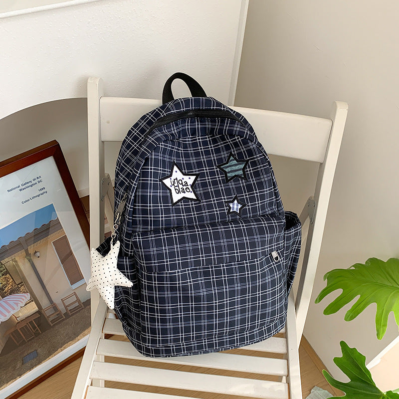 Stylischer praktischer Rucksack mit Karomuster Karnz