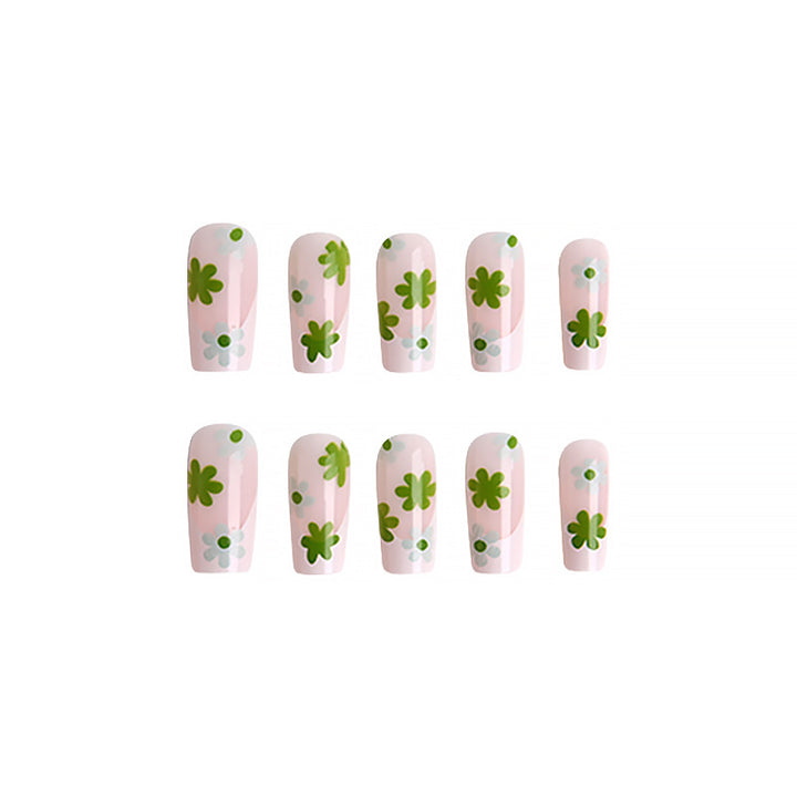 Kunstvolle Nagelspitzen mit Blumenmuster Karnz