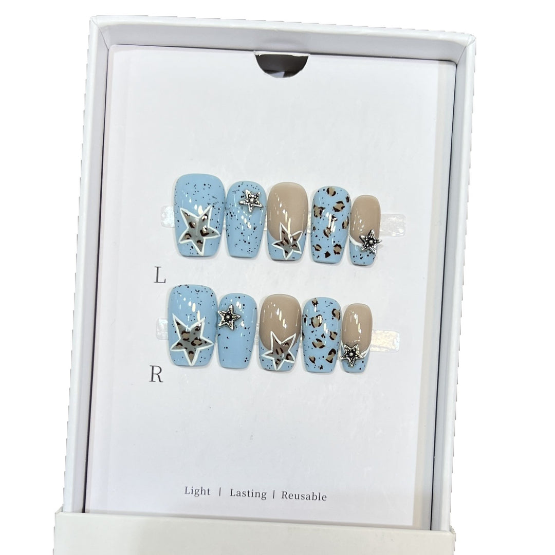 Stylische Nagelkunst Karnz
