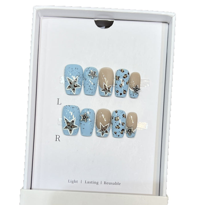 Stylische Nagelkunst Karnz