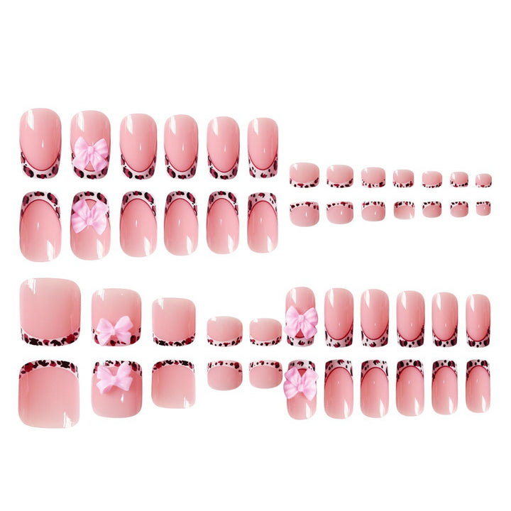 Künstlerisches Nagelset mit Schleifenakzenten Karnz