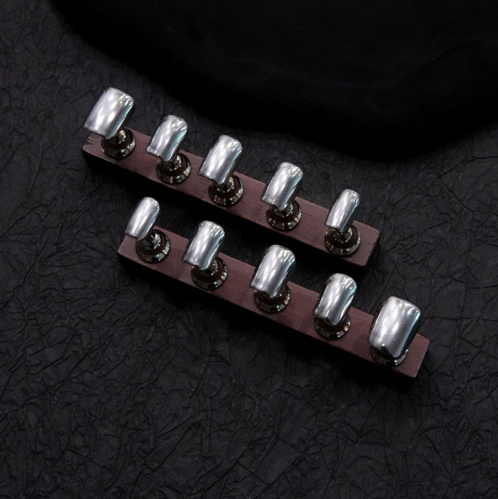 Künstlerische Metallnagelverzierungen