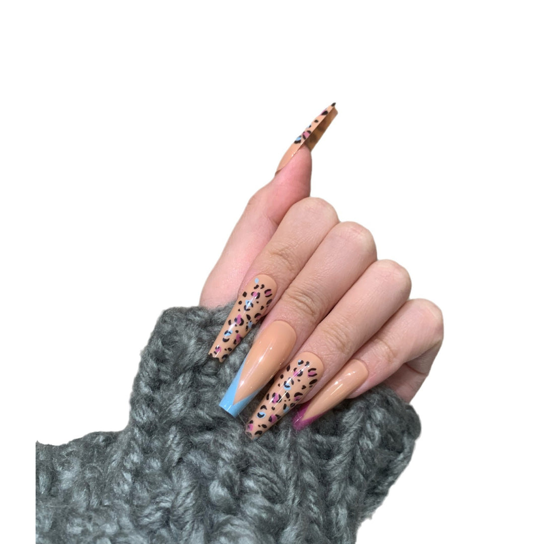 Künstlerische Stiletto-Nagelverlängerungen