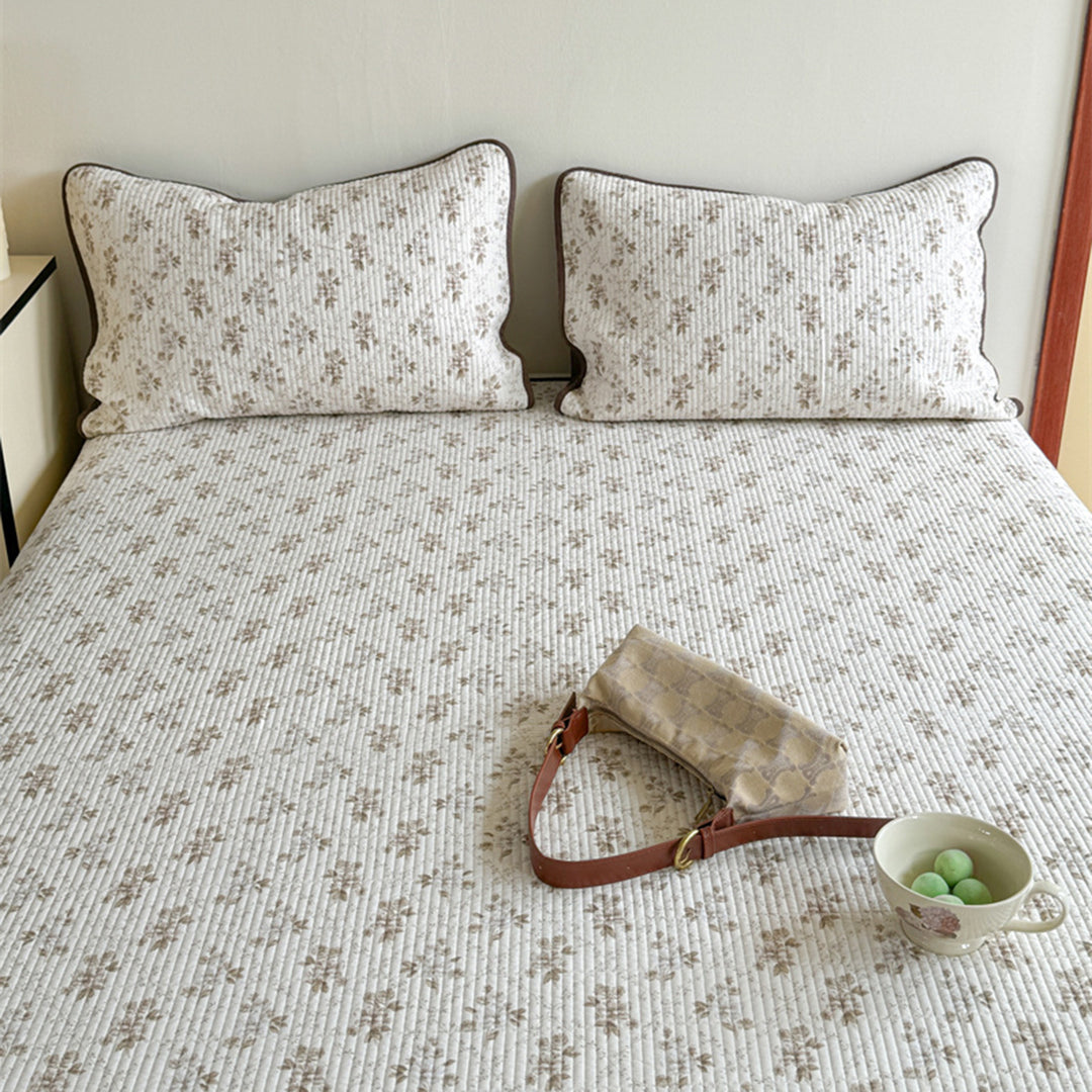 Leichtgewichtiges Baumwoll-Kantha-Stil Wendedecke und Paspel-Kissenbezug-Set
