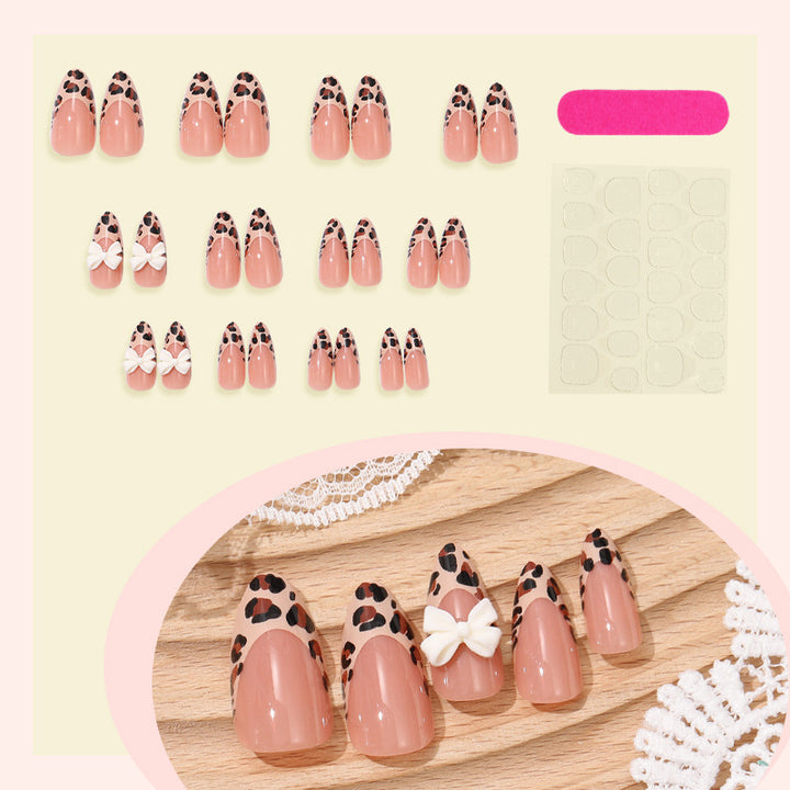 Elegantes Tierdruck Press-On Nagelset Karnz