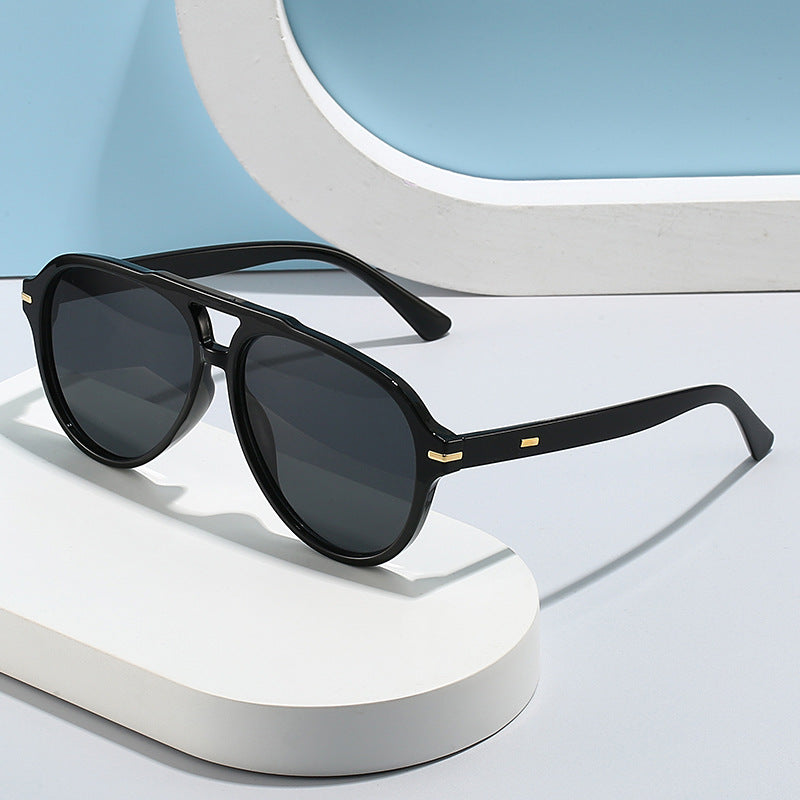 Damen modische Sonnenbrille mit schickem Tortoise-Rahmen Karnz