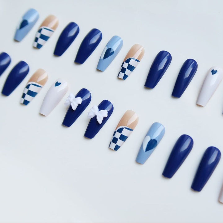 Künstlerisches dekoratives Press-On-Nagelset 1790727345
