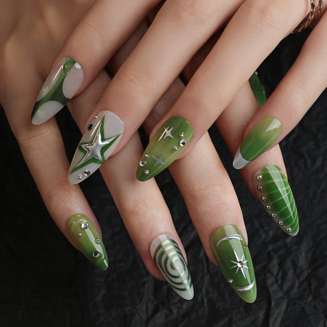 Kunstnägel mit modernen geometrischen Designs Karnz
