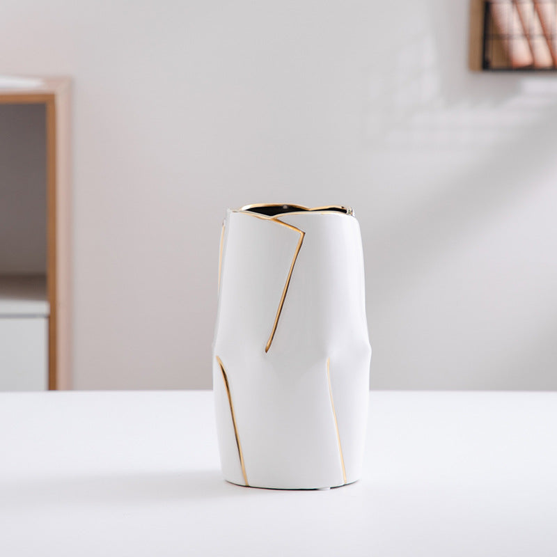 Dekorative Keramikvase mit goldener Akzentuierung Karnz