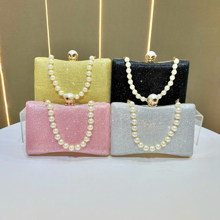 strass-verzierte Abendtasche