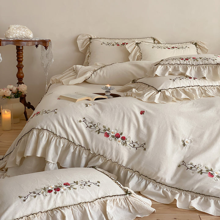 Bestickte Erdbeer-Hütte Rüschende Bettwäsche Set