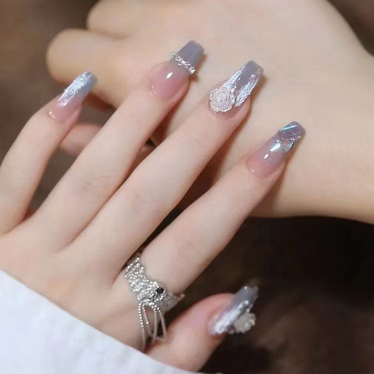 Nägel mit 3D Blüten und Glitzer Karnz