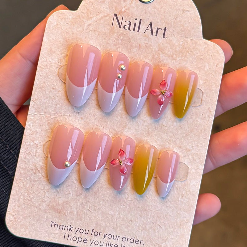 Elegantes Press-On Nagelkunst-Set Karnz
