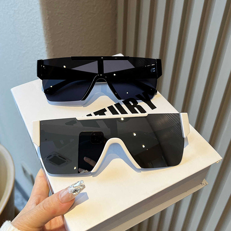 Damen futuristische Sportsonnenbrille mit UV-Schutz und breiter Gläserfläche Karnz