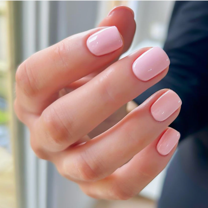 Glänzendes Press-On Nagelset mit elegantem Design Karnz