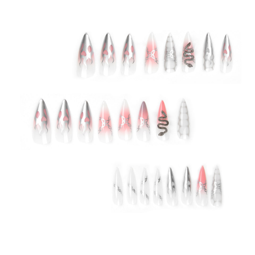 Kunstvolle Stiletto-Nägel mit Schlangen-Motiv Karnz