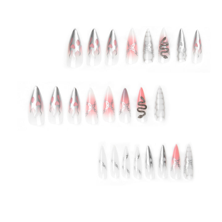 Kunstvolle Stiletto-Nägel mit Schlangen-Motiv Karnz
