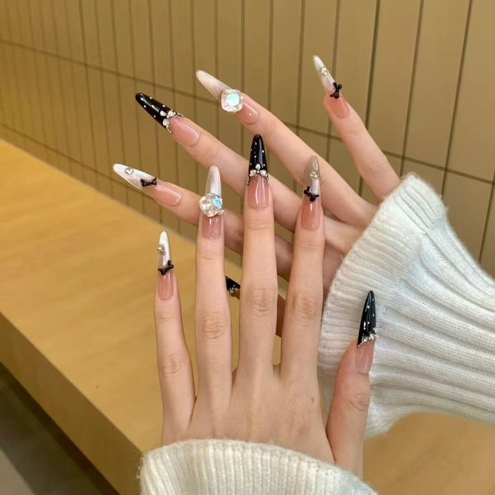 Dekorative Nagelkunst