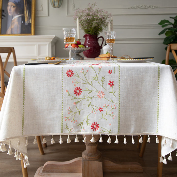 Bestickte Tischdecke