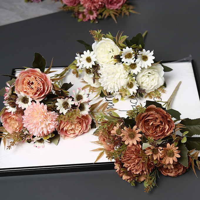 Dekorative Kunstblumenanordnung für die Heimpräsentation