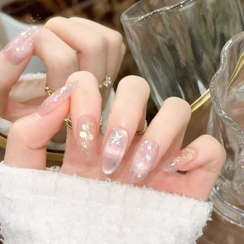 Glitzerndes transparentes Press-On-Nagelkunst-Set mit floralen Akzenten