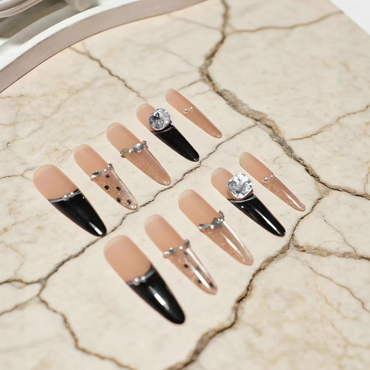 Künstlerische mit Strass veredelte Stiletto Press-On Nagelkunst Karnz