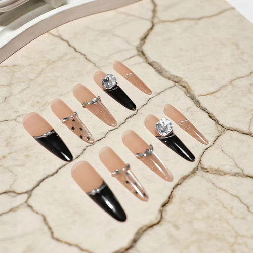 Künstlerische mit Strass veredelte Stiletto Press-On Nagelkunst Karnz