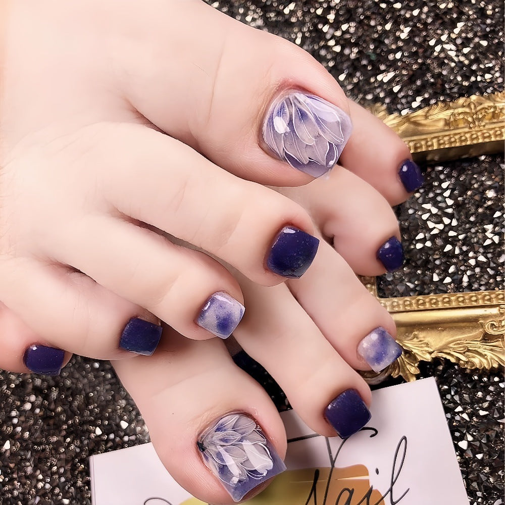 Kunstnagelset mit kreativen Blüten-Designs Karnz
