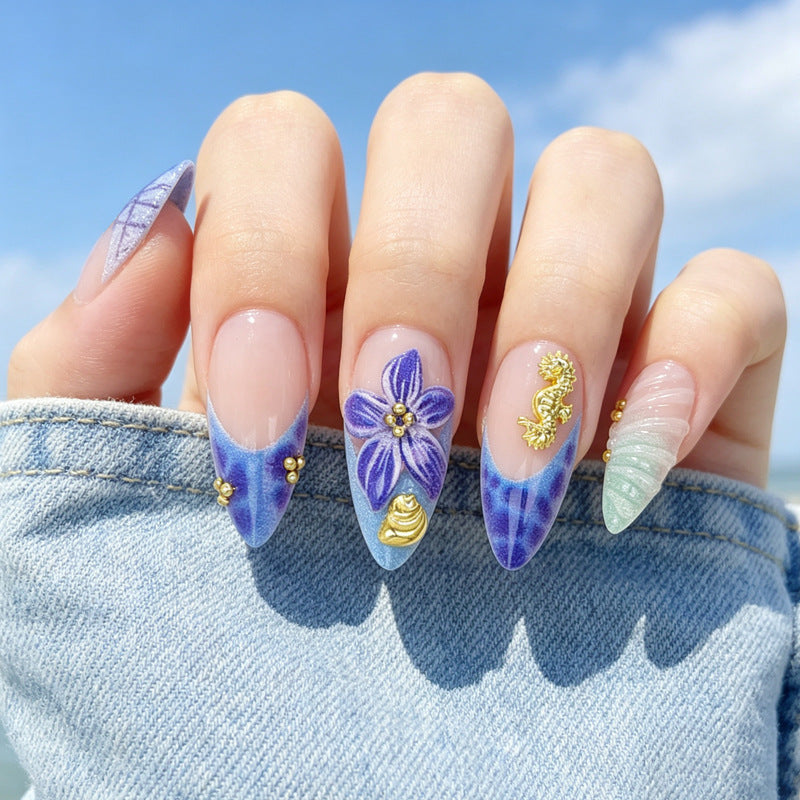 Kunstnagelset mit zeitlosen Blumendesigns und eleganten Akzenten Karnz