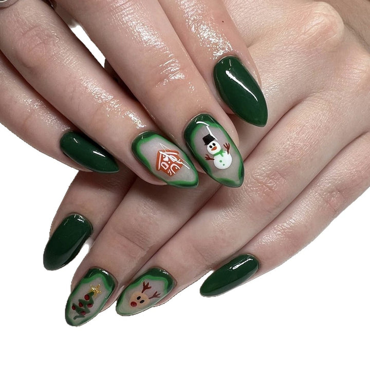 Kreatives Kunstnagelset mit festlichen Weihnachtsmotiven und Glanz Karnz