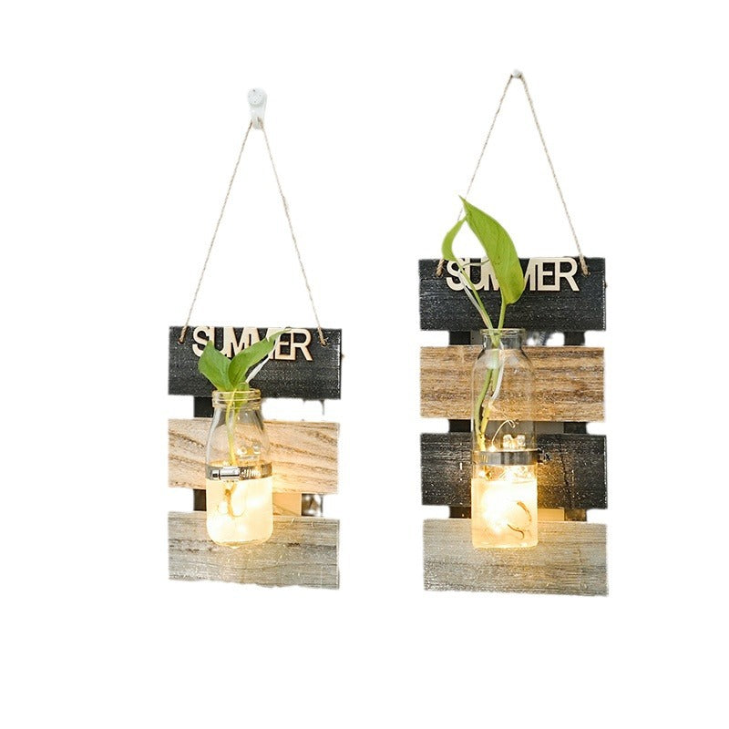 Wanddekoration mit Glaskaraffe-Halter Karnz