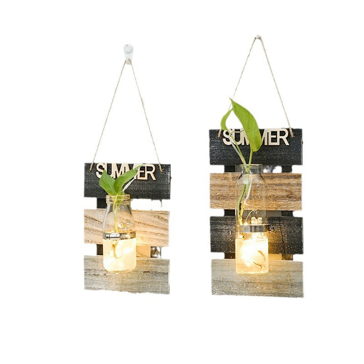 Wanddekoration mit Glaskaraffe-Halter Karnz