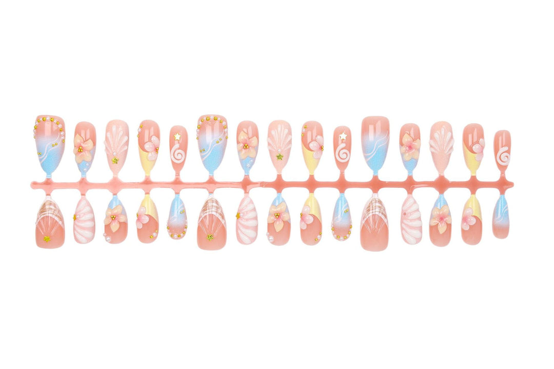 Kunstnagelset mit elegantem Blüten- und Muscheldesign Karnz