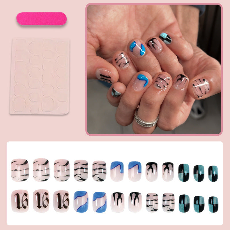 Kunstnagelset mit modernen grafischen Designs und schimmernden Akzenten Karnz