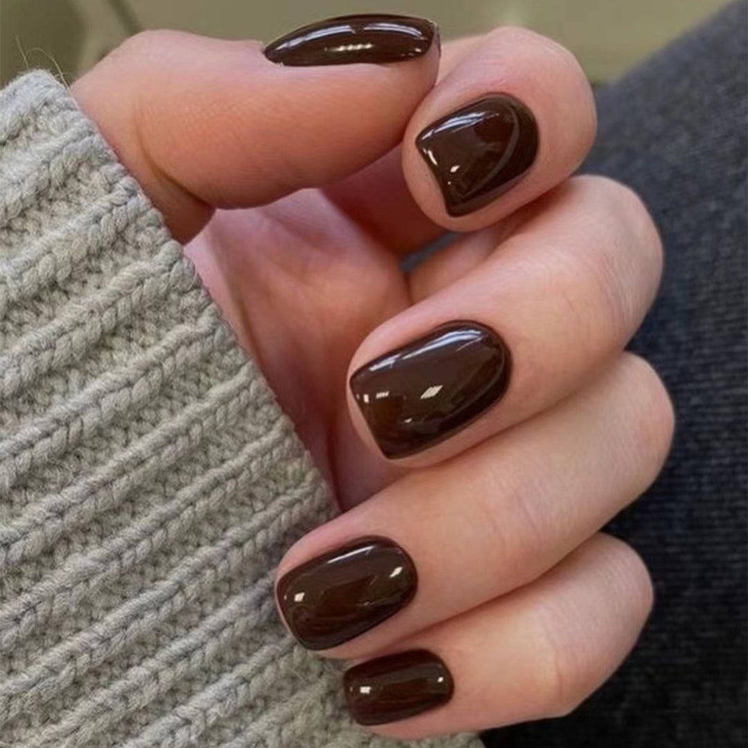 Elegante Nagelkunst mit Glanzfinish Karnz