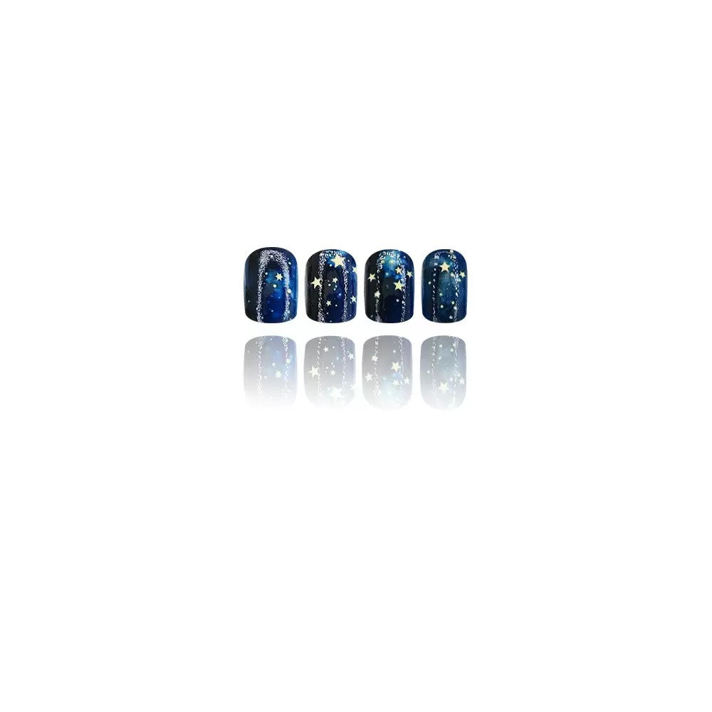 Kunstnagelset mit funkelnden Sternen und kosmischen Motiven Karnz