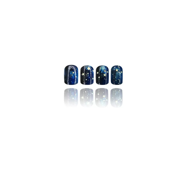 Kunstnagelset mit funkelnden Sternen und kosmischen Motiven Karnz