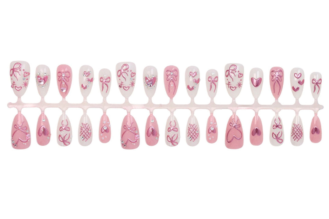 Kunstnagelset mit romantischen Schleifen- und Herzdesigns Karnz