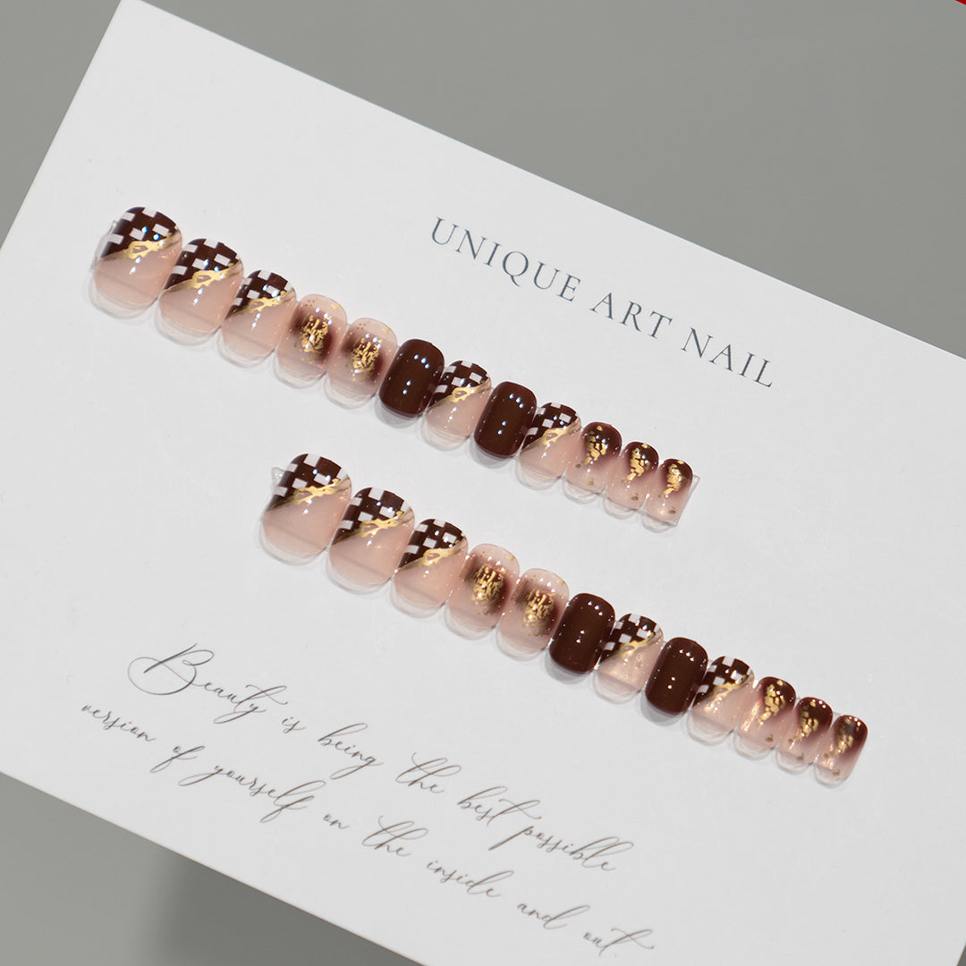 Elegantes Künstlerisches Aufkleben von Nagelset