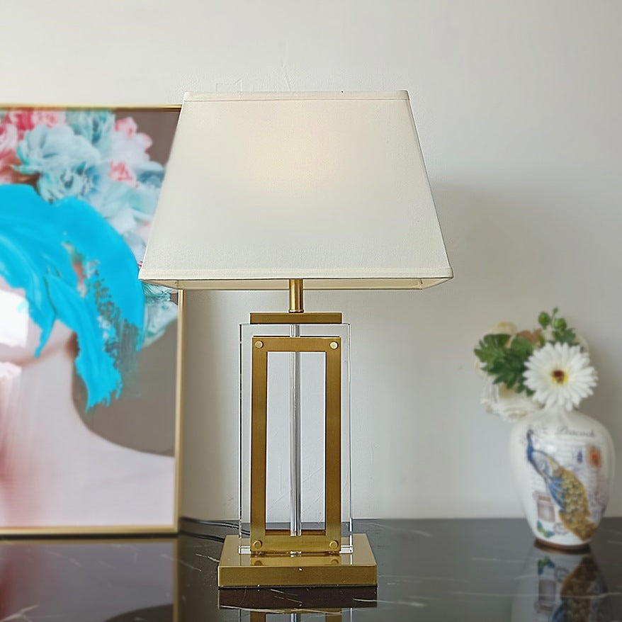 Elegante Tischlampe mit geometrischem Design