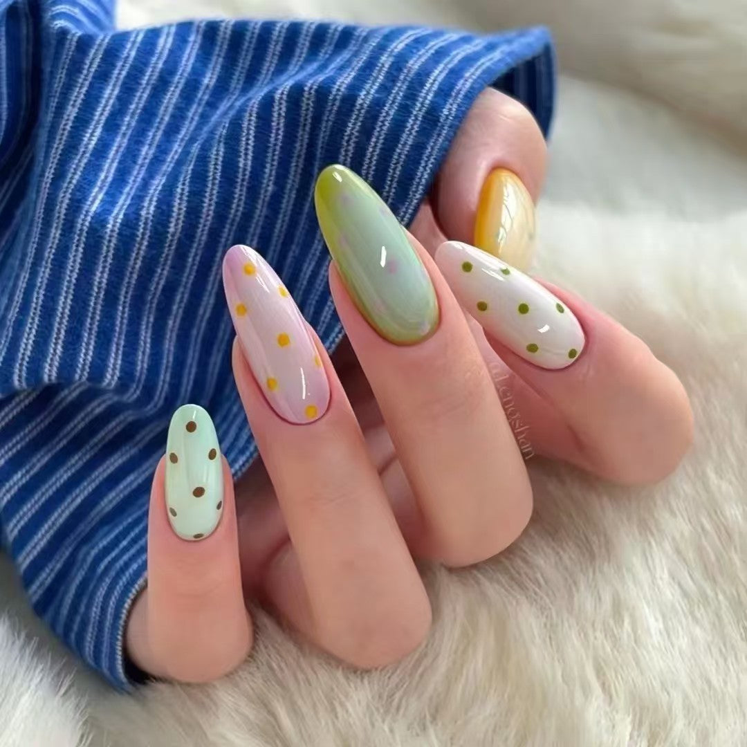 Dekorative Nagelkunst Karnz