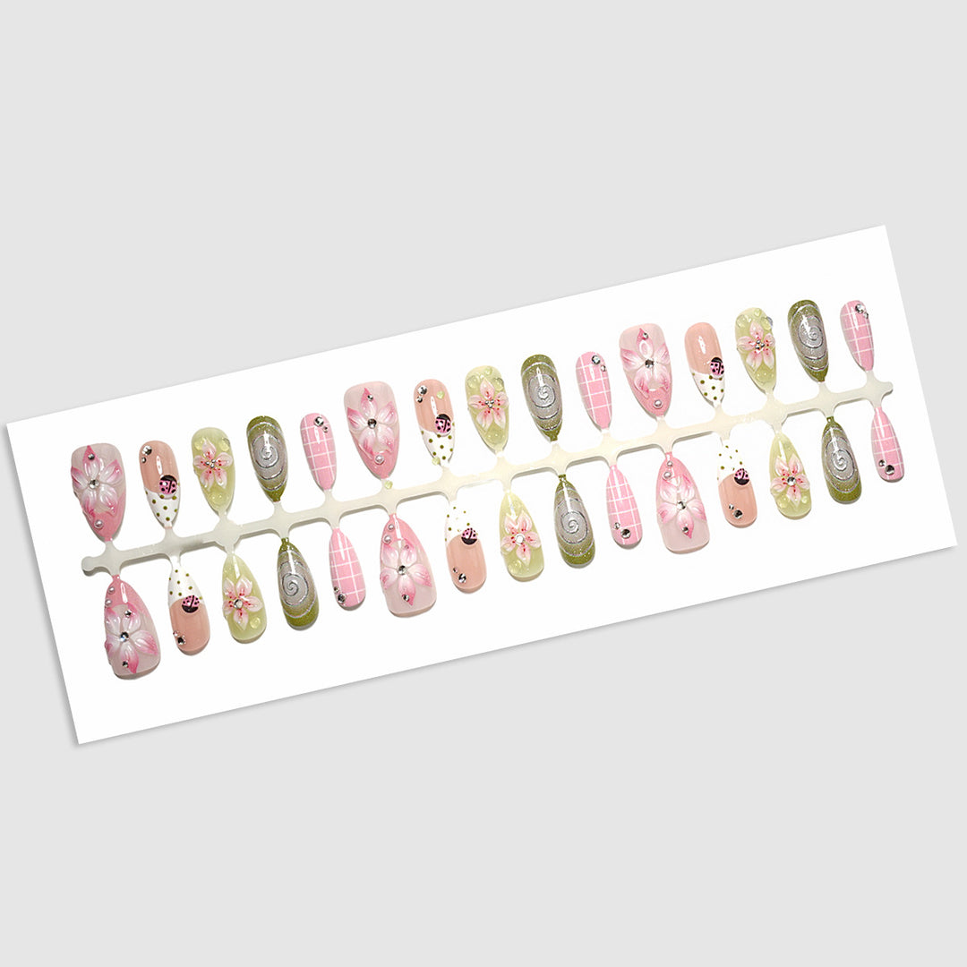 Florale Luxus Press-On Nail Art Set
