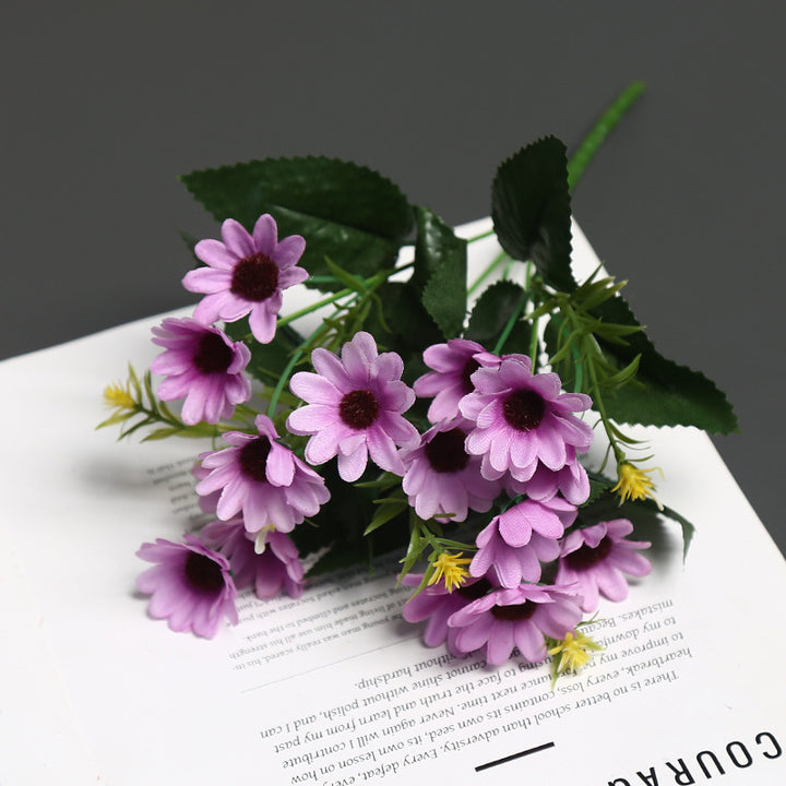 Realistische Blumenanordnung