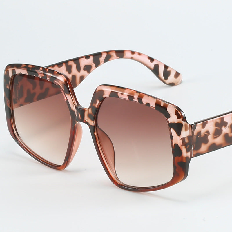 Damen moderne quadratische Sonnenbrille mit hochwertigen UV-Schutztechnologien Karnz