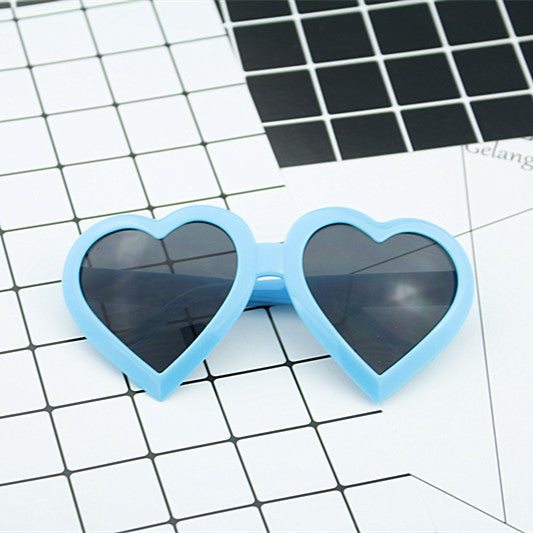 Damen Herzförmige Sonnenbrille im modernen Design Karnz