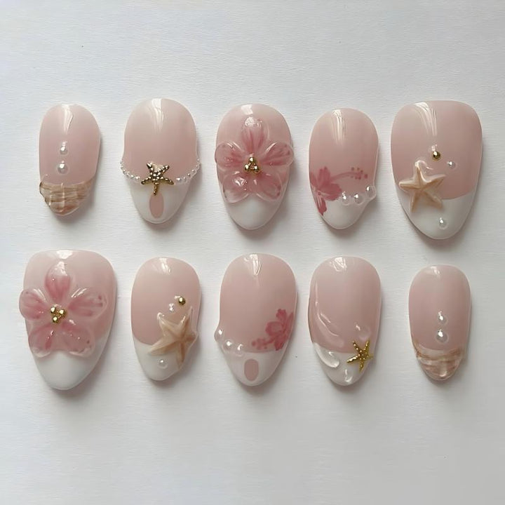 Kunstvolle 3D Nagelspitzen mit maritimem Design Karnz